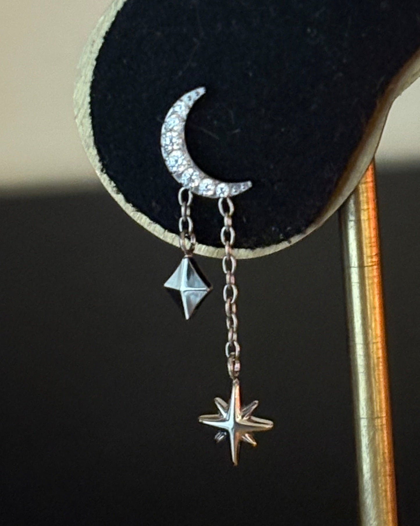 Geona by Akimi · Implant Grade Titanium · Internally Threaded